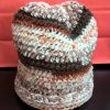 шапка в преливащи кафяво, бежово и бяло - handmadebykami.eu